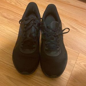 Brand Nike, size 10 and color black!